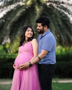 Anaswara Kumar Instagram - Our SONshine is here😍💕🤗 Filling our hearts with smiles and giggles since August 30th💕😍

Thank you! @clickmyevent @rohanmishraphotography and Puja🍬🌸 for capturing these lovely moments 🤗💕

And thank you 
💄 @kushi.lalwanii for the Barbie makeover 🌸🤗
