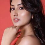 Anchal Sahu Instagram - Let’s get lost in this wonderland!❤️✨ . . . . . Videographed by @the_pixeleyes Makeup & hair by @sunnyroyy_official Styled by @shrutiyamganti0218 Designed by @jiya_fashion_designer Accessorised by @itahdnura