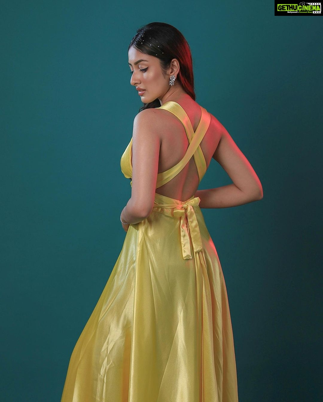 Anchal Sahu Instagram - 💛🫧🍯🎗️ Stylist : @shrutiyamganti0218 Designer : @jiya_fashion_designer Photographer: @the_pixeleyes Makeup : @sunnyroyy_official Accessories: @itahdnura Ring : @miranabymegha Ring PR: @affiliates_pr