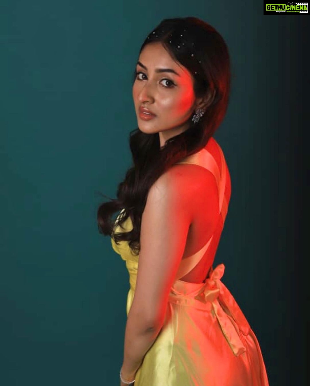 Anchal Sahu Instagram - 💛🫧🍯🎗️ Stylist : @shrutiyamganti0218 Designer : @jiya_fashion_designer Photographer: @the_pixeleyes Makeup : @sunnyroyy_official Accessories: @itahdnura Ring : @miranabymegha Ring PR: @affiliates_pr