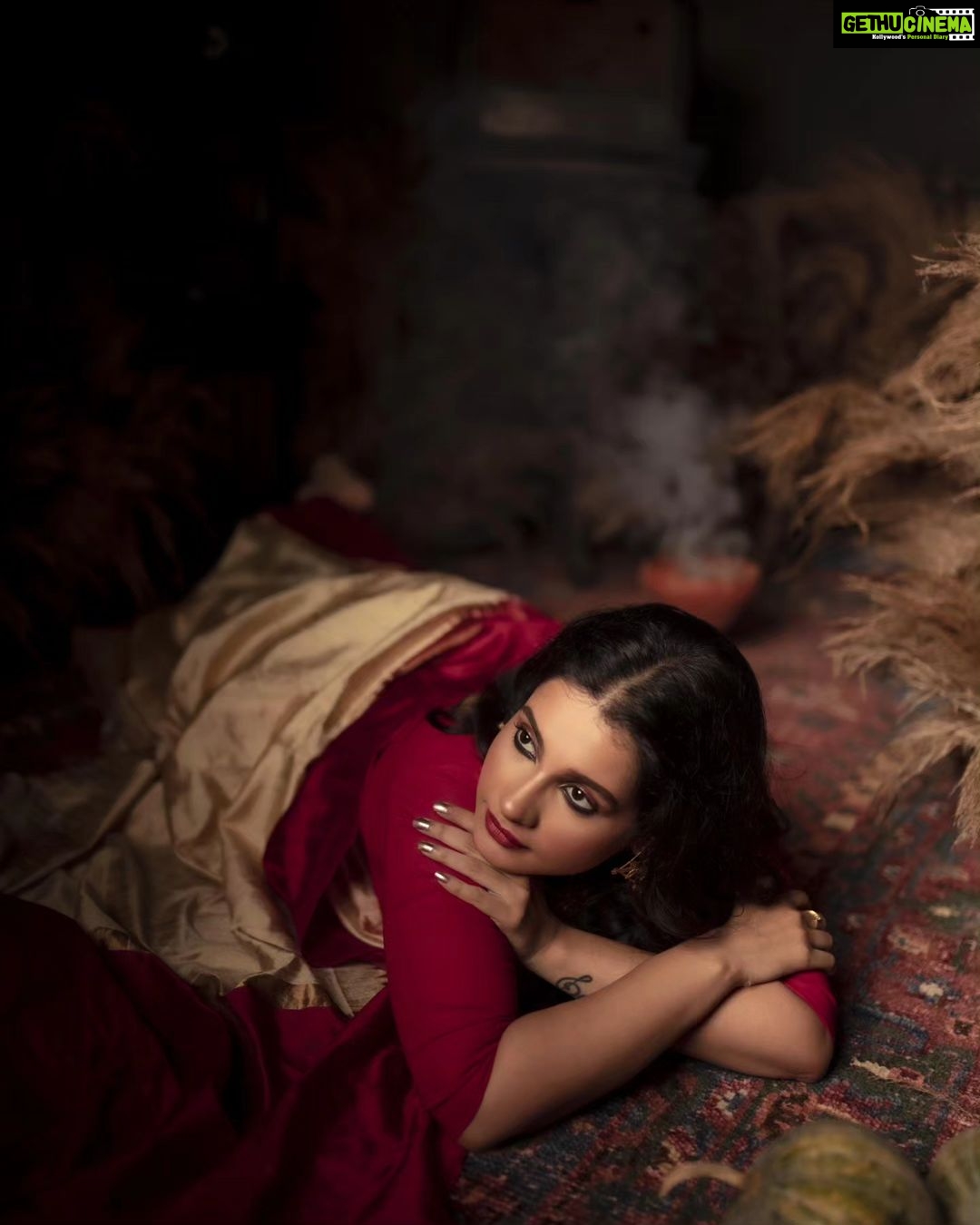Angana Roy Instagram - Jo utra so doob gaya, jo dooba so paar. Project for @koi.worldwide Direction - @sinhakounteya Scenography and Set Design - @oiendrilaraykapur Photographers - @snehadeepdas @pandeyrana @nilayan.jpeg Makeup - @makeupartist.samrat Styling - @bavanya_thestylist Accessories -@bhramori.roy #photoseries #maaersaree #mondaymood #saree #bengalilook #postoftheday #indianattire #ethnic #conceptart #conceptphotoshoot #artsy #lovefromA