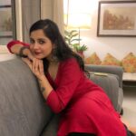 Angana Roy Instagram - तस्वीर से झलकते हैं मेरे अल्फाज . . . . . . . #mondaymood #moodpost #red #kurti #indianwear #indianattire #pujaday #september #lookoftheday #songoftheday #igdaily #redlover #lovefromA