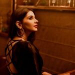 Angana Roy Instagram - I go back to black 📸 @susmita_sil . . . . . . #backtoblack #blackoutfit #photooftheday #songoftheday #saturday #saturdayvibes #september #blackaesthetic #lovefromA