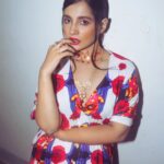 Angana Roy Instagram - Best believe I'm still bejeweled When I walk in the room I can still make the whole place shimmer 📸 @shubh_and_kar 👗 @debusbydebashis 🌻 Hmu @makeupartistaaryaa_64 @sontai_sontai1111 #sundaypost #aesthetic #september #firstpostofthemonth #newmonth #designerwear #fashionshoot #photogram #moodedits #anganaroy #lovefromA