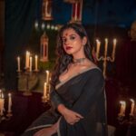 Angana Roy Instagram - रूहानियत #octobersecond #blackaesthetic #blacksaree #photoshoot #postoftheday #sareelook #lookbook #aesthetic #anganaroy #setdesign #royal #ruhaniyat #sareefashion #fashionshoot #conceptphotoshoot #lovefromA