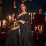 Angana Roy Instagram - रूहानियत #octobersecond #blackaesthetic #blacksaree #photoshoot #postoftheday #sareelook #lookbook #aesthetic #anganaroy #setdesign #royal #ruhaniyat #sareefashion #fashionshoot #conceptphotoshoot #lovefromA