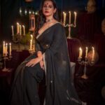 Angana Roy Instagram - रूहानियत #octobersecond #blackaesthetic #blacksaree #photoshoot #postoftheday #sareelook #lookbook #aesthetic #anganaroy #setdesign #royal #ruhaniyat #sareefashion #fashionshoot #conceptphotoshoot #lovefromA