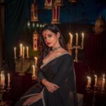 Angana Roy Instagram - रूहानियत #octobersecond #blackaesthetic #blacksaree #photoshoot #postoftheday #sareelook #lookbook #aesthetic #anganaroy #setdesign #royal #ruhaniyat #sareefashion #fashionshoot #conceptphotoshoot #lovefromA