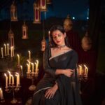Angana Roy Instagram - रूहानियत #octobersecond #blackaesthetic #blacksaree #photoshoot #postoftheday #sareelook #lookbook #aesthetic #anganaroy #setdesign #royal #ruhaniyat #sareefashion #fashionshoot #conceptphotoshoot #lovefromA