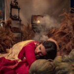 Angana Roy Instagram - Aaiye meherbaan Baithiye jaane jaan #photoseries #photoshoot #laalpaarshadasaree #indianwear #ethnic #sundaypost #bengaliattire #setdesign #artsy #octoberfirst #postoftheday #lovefromA