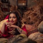Angana Roy Instagram - Aaiye meherbaan Baithiye jaane jaan #photoseries #photoshoot #laalpaarshadasaree #indianwear #ethnic #sundaypost #bengaliattire #setdesign #artsy #octoberfirst #postoftheday #lovefromA