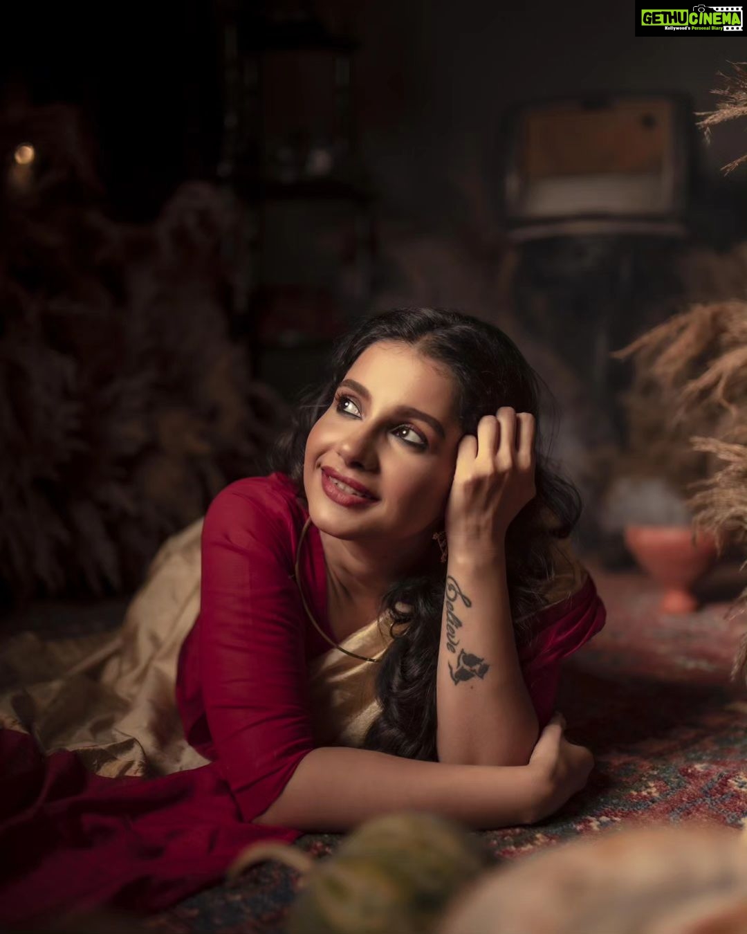 Angana Roy Instagram - Maa'er shari Direction - @sinhakounteya ❤️ Scenography and sets - @oiendrilaraykapur Photographers - @snehadeepdas @pandeyrana @nilayan.jpeg Location - @melrosegardens.kol Makeup - @makeupartist.samrat Accessories - @bhramori.roy #maayer #saree #ethnicwear #ethniclook #lookoftheday #saturday #postoftheday #setdesign #laalpaarshadasaree #newpics #moodpost #moodshots #septemberissue #indianattire #lovefromA