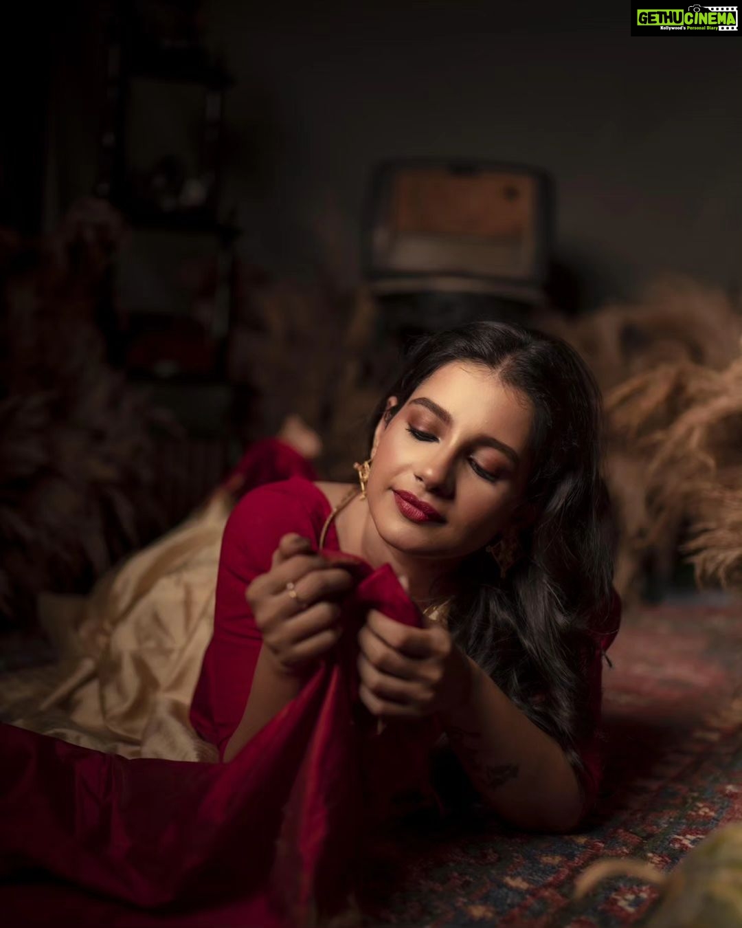 Angana Roy Instagram - Maa'er shari Direction - @sinhakounteya ❤️ Scenography and sets - @oiendrilaraykapur Photographers - @snehadeepdas @pandeyrana @nilayan.jpeg Location - @melrosegardens.kol Makeup - @makeupartist.samrat Accessories - @bhramori.roy #maayer #saree #ethnicwear #ethniclook #lookoftheday #saturday #postoftheday #setdesign #laalpaarshadasaree #newpics #moodpost #moodshots #septemberissue #indianattire #lovefromA