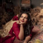 Angana Roy Instagram - Maa'er shari Direction - @sinhakounteya ❤️ Scenography and sets - @oiendrilaraykapur Photographers - @snehadeepdas @pandeyrana @nilayan.jpeg Location - @melrosegardens.kol Makeup - @makeupartist.samrat Accessories - @bhramori.roy #maayer #saree #ethnicwear #ethniclook #lookoftheday #saturday #postoftheday #setdesign #laalpaarshadasaree #newpics #moodpost #moodshots #septemberissue #indianattire #lovefromA