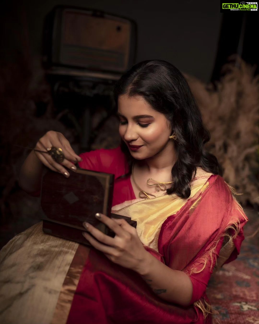 Angana Roy Instagram - Maa'er shari Direction - @sinhakounteya ❤️ Scenography and sets - @oiendrilaraykapur Photographers - @snehadeepdas @pandeyrana @nilayan.jpeg Location - @melrosegardens.kol Makeup - @makeupartist.samrat Accessories - @bhramori.roy #maayer #saree #ethnicwear #ethniclook #lookoftheday #saturday #postoftheday #setdesign #laalpaarshadasaree #newpics #moodpost #moodshots #septemberissue #indianattire #lovefromA