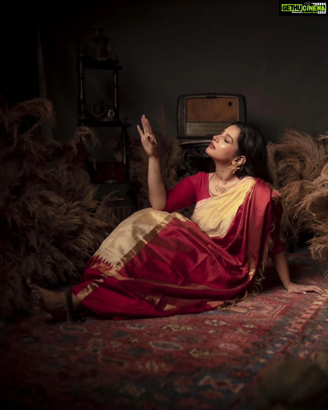 Angana Roy Instagram - Maa'er shari Direction - @sinhakounteya ❤️ Scenography and sets - @oiendrilaraykapur Photographers - @snehadeepdas @pandeyrana @nilayan.jpeg Location - @melrosegardens.kol Makeup - @makeupartist.samrat Accessories - @bhramori.roy #maayer #saree #ethnicwear #ethniclook #lookoftheday #saturday #postoftheday #setdesign #laalpaarshadasaree #newpics #moodpost #moodshots #septemberissue #indianattire #lovefromA