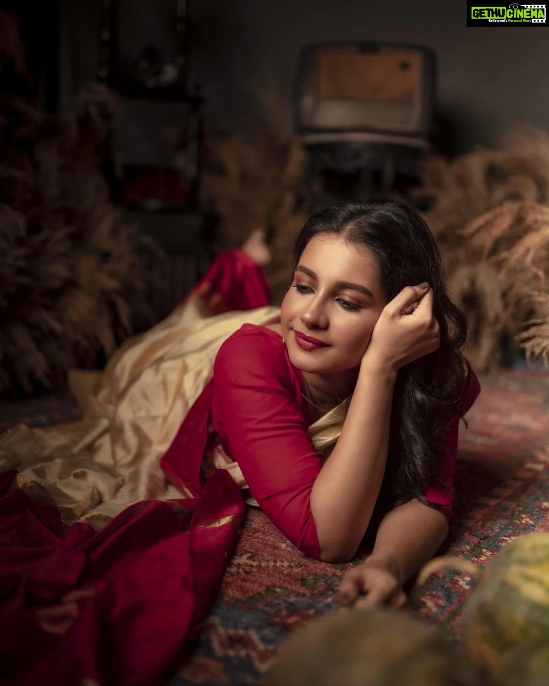 Angana Roy Instagram - Maa'er shari Direction - @sinhakounteya ❤️ Scenography and sets - @oiendrilaraykapur Photographers - @snehadeepdas @pandeyrana @nilayan.jpeg Location - @melrosegardens.kol Makeup - @makeupartist.samrat Accessories - @bhramori.roy #maayer #saree #ethnicwear #ethniclook #lookoftheday #saturday #postoftheday #setdesign #laalpaarshadasaree #newpics #moodpost #moodshots #septemberissue #indianattire #lovefromA