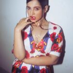 Angana Roy Instagram - Best believe I'm still bejeweled When I walk in the room I can still make the whole place shimmer 📸 @shubh_and_kar 👗 @debusbydebashis 🌻 Hmu @makeupartistaaryaa_64 @sontai_sontai1111 #sundaypost #aesthetic #september #firstpostofthemonth #newmonth #designerwear #fashionshoot #photogram #moodedits #anganaroy #lovefromA