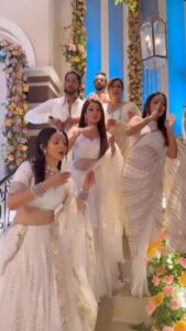 Anisha Hinduja Instagram - Late for the trend but here we are 🙈🤩

#kundalibhagya #bts #workmode #funtimes #foryou #foryoupage #explore #trending #trendingreels #trend #dance #reels #reelsinstagram #reelsvideo #reelitfeelit #reelkarofeelkaro #actorslife #actorslifestyle #nidhi #nidhihinduja #akankshajuneja