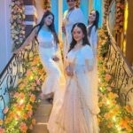 Anisha Hinduja Instagram - The purpose of our life is to be happy🫶🫶 #my #kundalibhagya #family #nofilter #onlylove #picoftheday #happiness #fun #joy #lovethemsomuch #❤️
