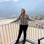 Anisha Hinduja Instagram - Flowing in my veins, echoing in my soul .. #RiverLife #harhargange #himalayas #rishikesh #traveldiaries #divineguidance #❤️ Rishikesh ऋषिकेश