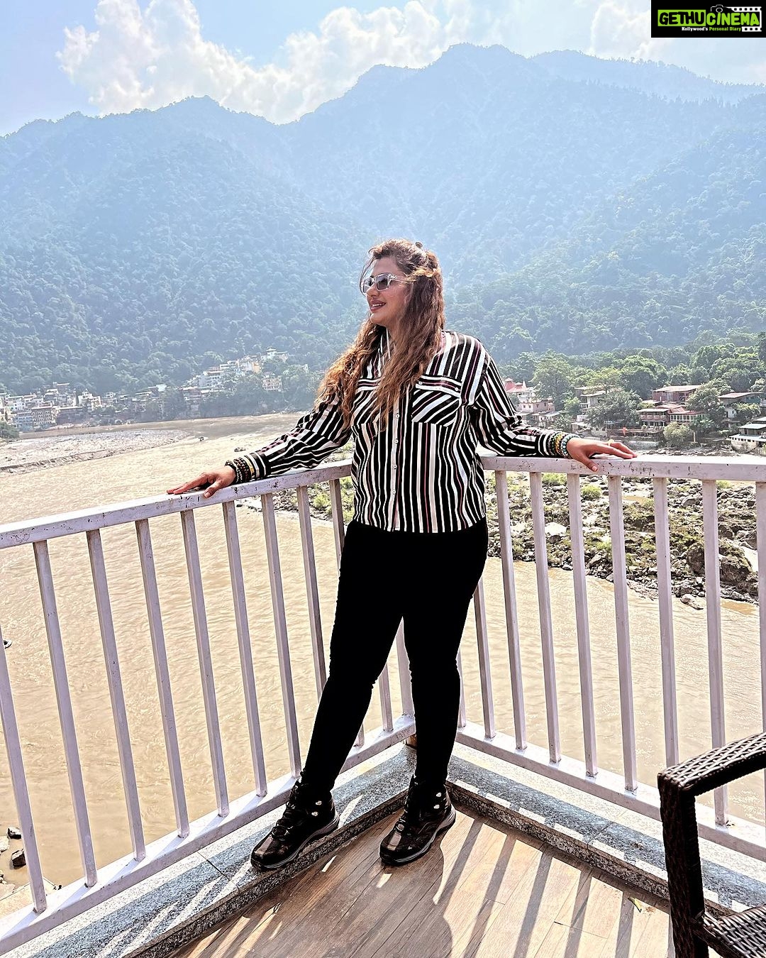 Anisha Hinduja Instagram - Flowing in my veins, echoing in my soul .. #RiverLife #harhargange #himalayas #rishikesh #traveldiaries #divineguidance #❤️ Rishikesh ऋषिकेश