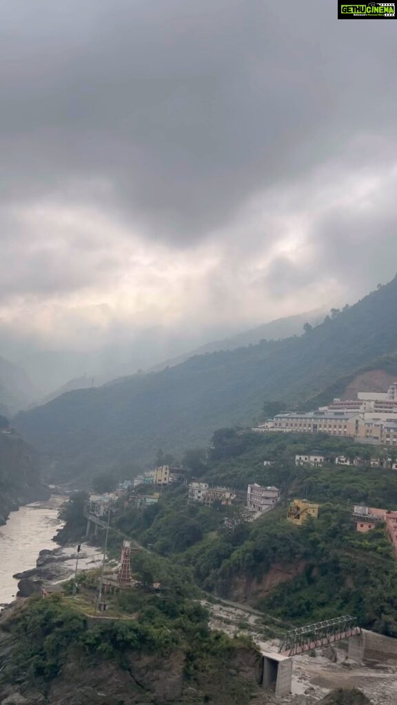 Anisha Hinduja Instagram - In the shadow of giants, the Sangam River flows, a silent witness to nature’s grandeur.” 🏞️🌄 #MountainMajesty #RiverGrace #rishikesh_trip #kedarnathdham #naturephotography #happiness #bliss #gratitude #harharmahadev #reelinstagram #reelitfeelit Sangam, Devprayag