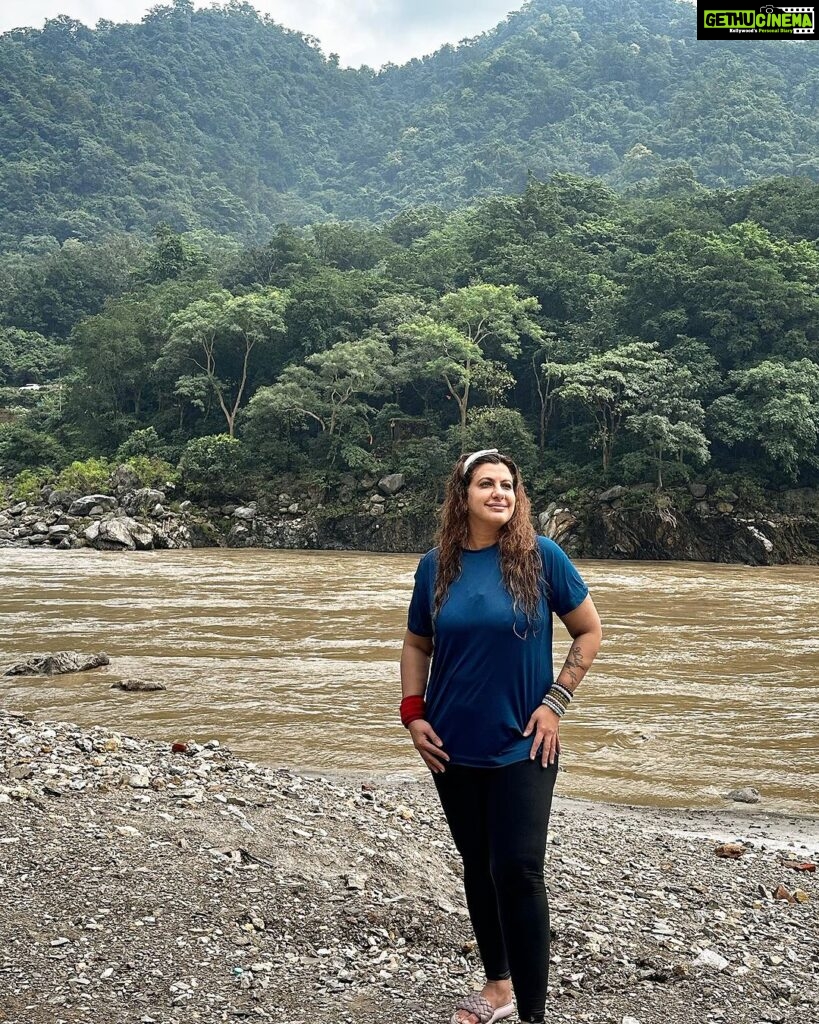 Anisha Hinduja Instagram - Back to where my soul lies #rishikesh #❤️ #photooftheday #my #spiritualgrowth #thebest #ganga #naturephotography @rishi_aquaholic Rishikesh ऋषिकेश