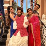 Anisha Hinduja Instagram – Mothers and sons…
@akankshajunejaofficial @baseer_bob @hindujaanisha
#Shakti #ShaktiAnand #AkankshaJuneja #BaseerAli #AnishaHinduja #RakshaBandhan #Black #Preeran #TheKaranLuthra #KaranLuthra #KundaliBhagya #Balaji #BalajiTelefilms