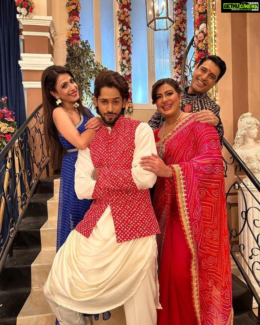 Anisha Hinduja Instagram - Mothers and sons... @akankshajunejaofficial @baseer_bob @hindujaanisha #Shakti #ShaktiAnand #AkankshaJuneja #BaseerAli #AnishaHinduja #RakshaBandhan #Black #Preeran #TheKaranLuthra #KaranLuthra #KundaliBhagya #Balaji #BalajiTelefilms