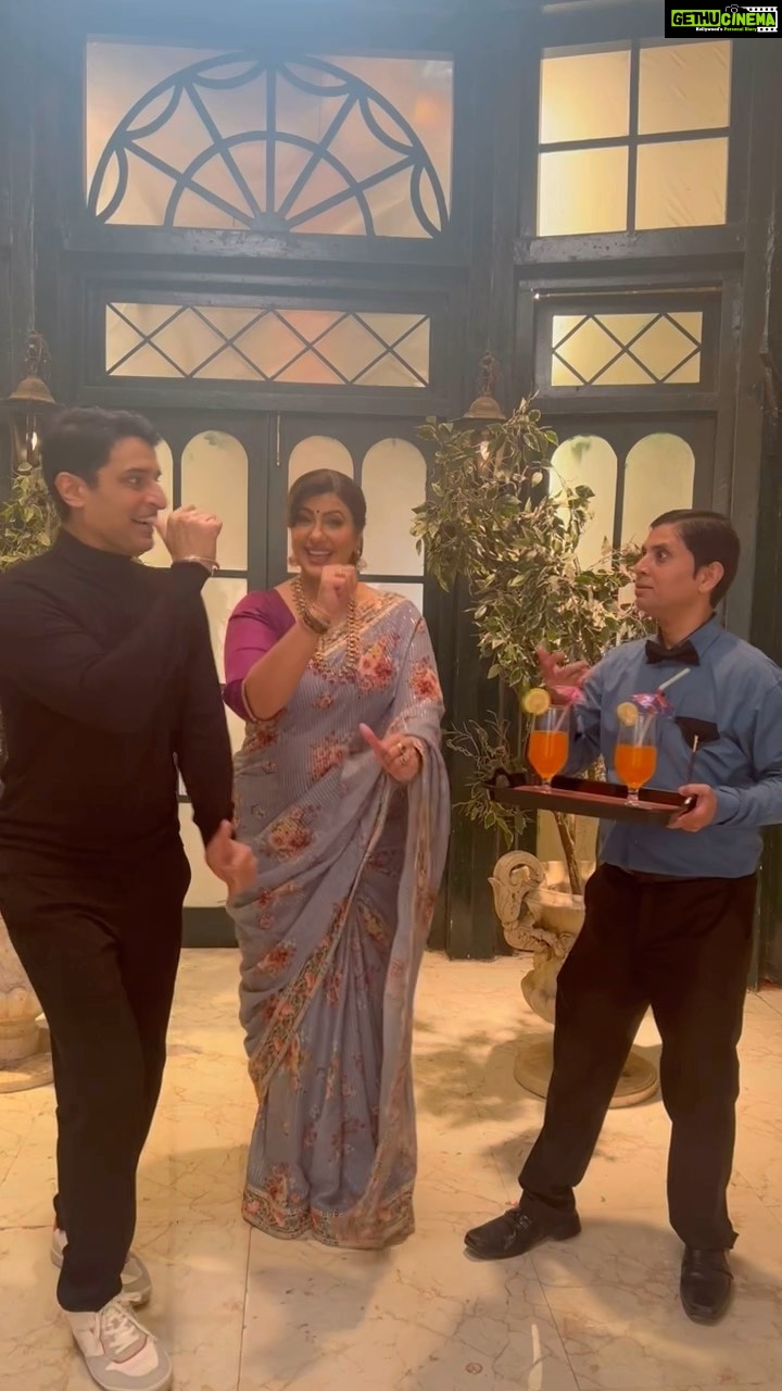 Anisha Hinduja Instagram - Chilled beer only 🍻 . . #FunOnSet #OnSet #KundaliBhagya #Fire #Fun #Funny #Humour
