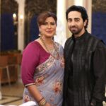 Anisha Hinduja Instagram - When old friends meet after ages #❤️ For the promotion of their new film On the sets of #kundalibhagya #dreamgirl #friends #old #memories #come #alive #worklife
