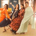 Anisha Hinduja Instagram - We never miss a chance of making our day more exciting 🩷💙❤️🩵🧿 #moments #captured #fun #team #joy #kundalibhagya