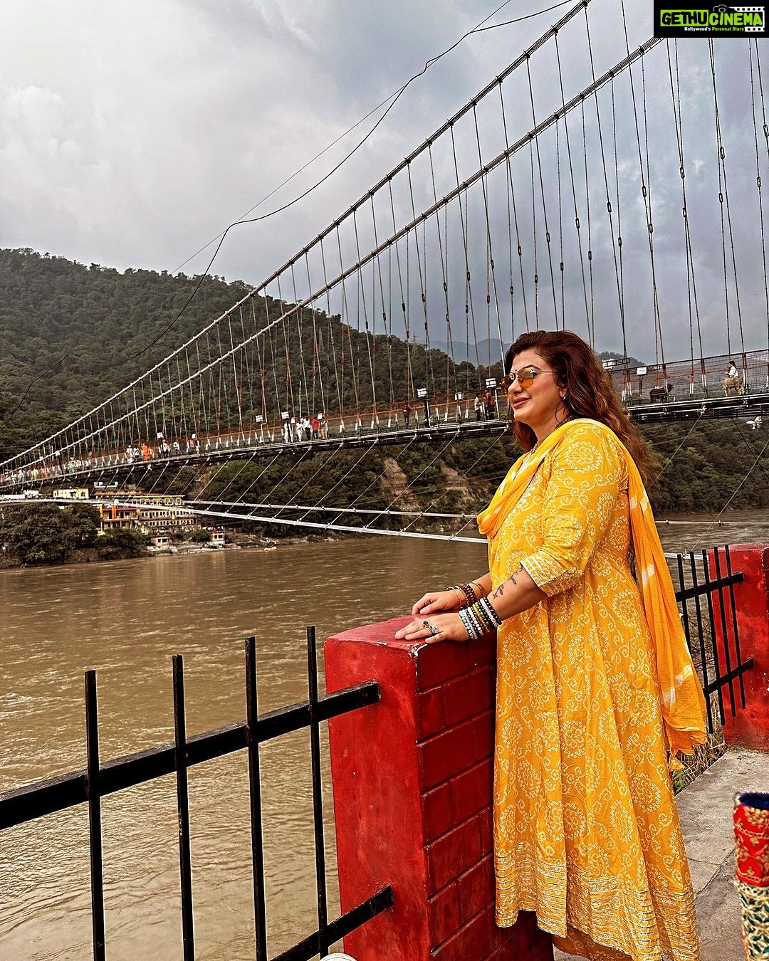 Anisha Hinduja Instagram - Life is not meant to be in one place #rishikesh #paradise Where the Ganges flow and my love for the divine grows #nature #photography #positivevibes #energy #healing #himalayas #❤️ Rishikesh ऋषिकेश