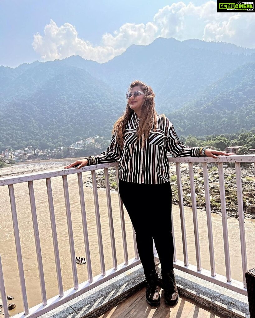 Anisha Hinduja Instagram - Flowing in my veins, echoing in my soul .. #RiverLife #harhargange #himalayas #rishikesh #traveldiaries #divineguidance #❤️ Rishikesh ऋषिकेश