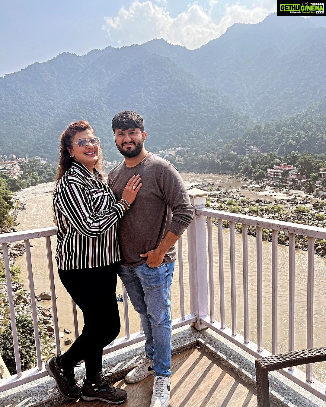 Anisha Hinduja Instagram - Flowing in my veins, echoing in my soul .. #RiverLife #harhargange #himalayas #rishikesh #traveldiaries #divineguidance #❤️ Rishikesh ऋषिकेश