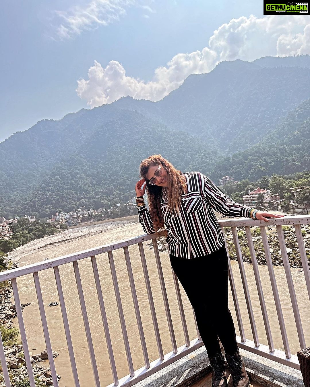 Anisha Hinduja Instagram - Flowing in my veins, echoing in my soul .. #RiverLife #harhargange #himalayas #rishikesh #traveldiaries #divineguidance #❤️ Rishikesh ऋषिकेश