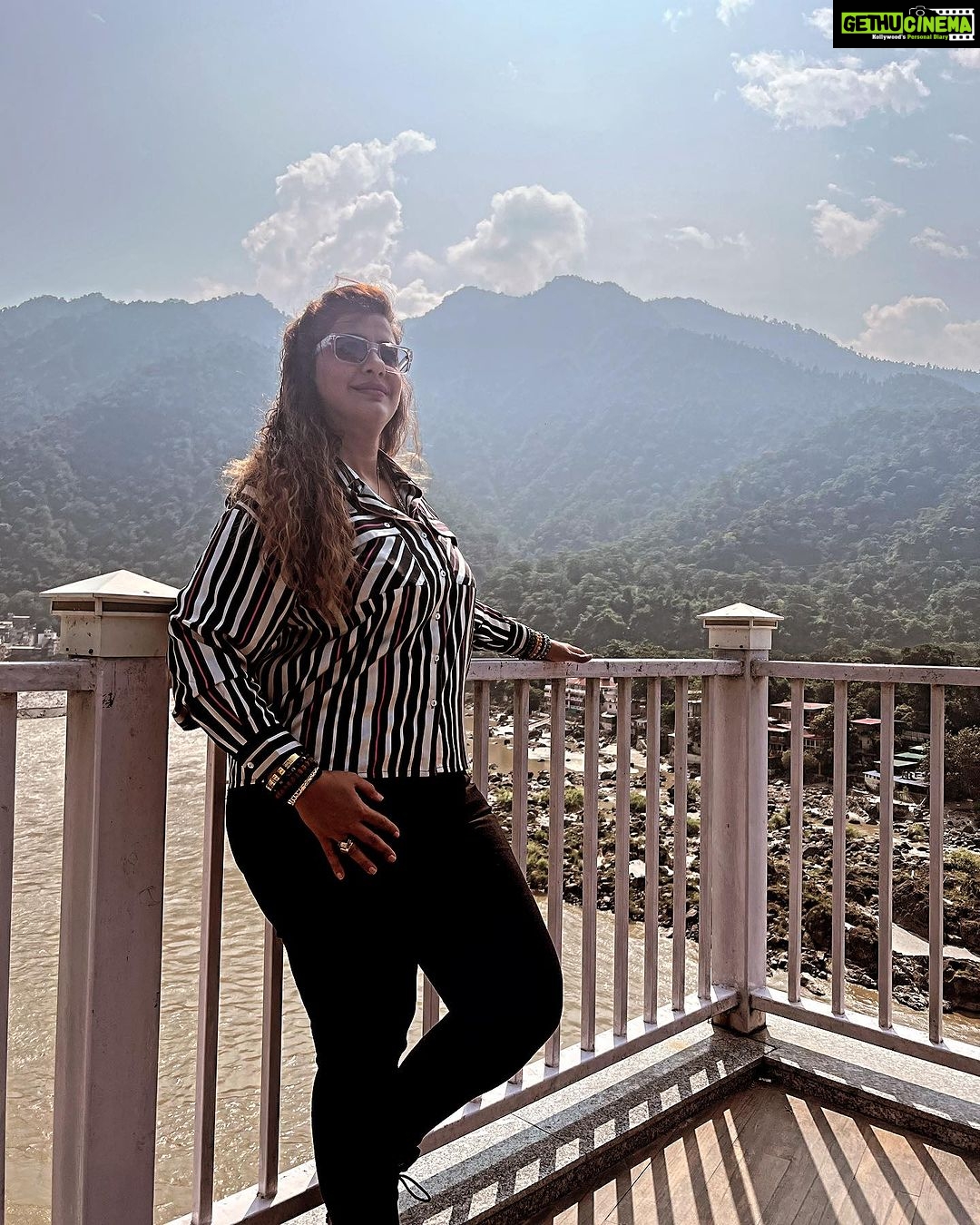 Anisha Hinduja Instagram - Flowing in my veins, echoing in my soul .. #RiverLife #harhargange #himalayas #rishikesh #traveldiaries #divineguidance #❤️ Rishikesh ऋषिकेश
