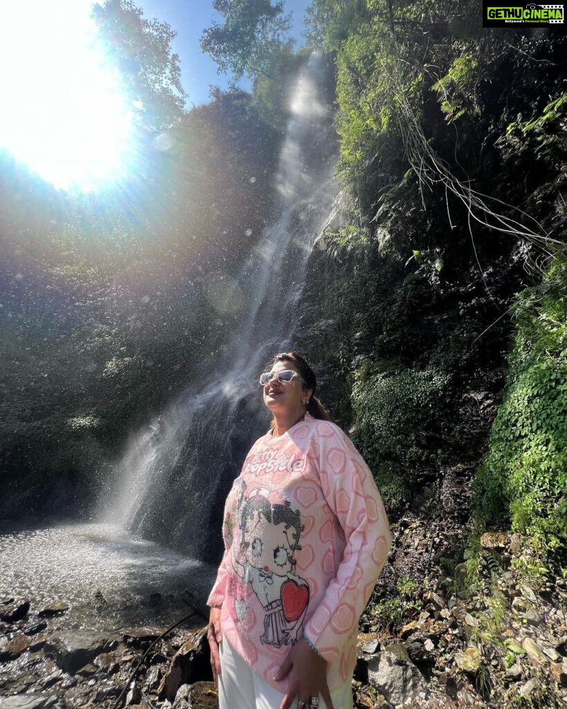 Anisha Hinduja Instagram - There is beauty around every bend #❤️❤️❤️ #waterfalls #mountains #naturelovers #nofilter #onlyme #loveyourself #gratitudeattitude