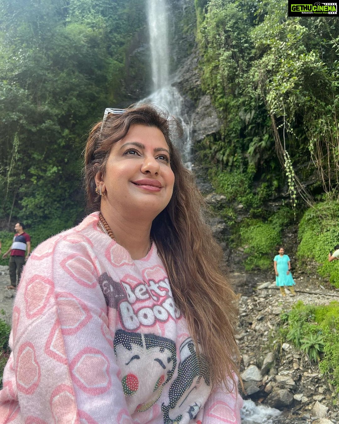 Anisha Hinduja Instagram - There is beauty around every bend #❤️❤️❤️ #waterfalls #mountains #naturelovers #nofilter #onlyme #loveyourself #gratitudeattitude
