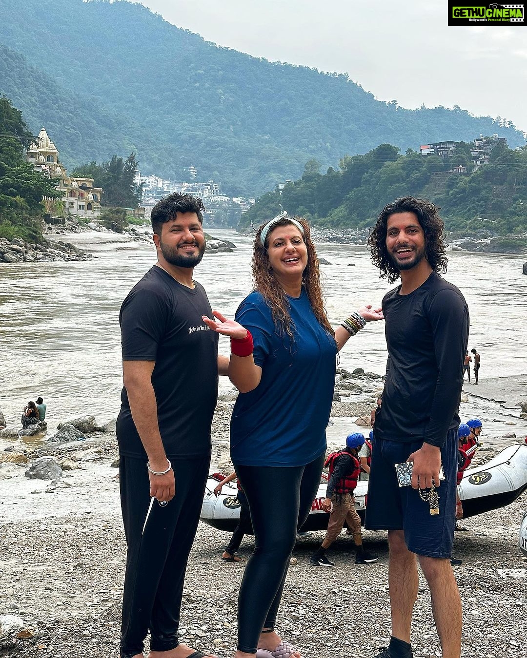 Anisha Hinduja Instagram - Back to where my soul lies #rishikesh #❤️ #photooftheday #my #spiritualgrowth #thebest #ganga #naturephotography @rishi_aquaholic Rishikesh ऋषिकेश