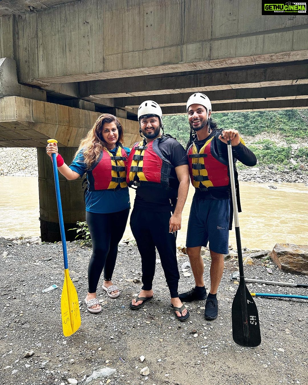 Anisha Hinduja Instagram - Back to where my soul lies #rishikesh #❤️ #photooftheday #my #spiritualgrowth #thebest #ganga #naturephotography @rishi_aquaholic Rishikesh ऋषिकेश