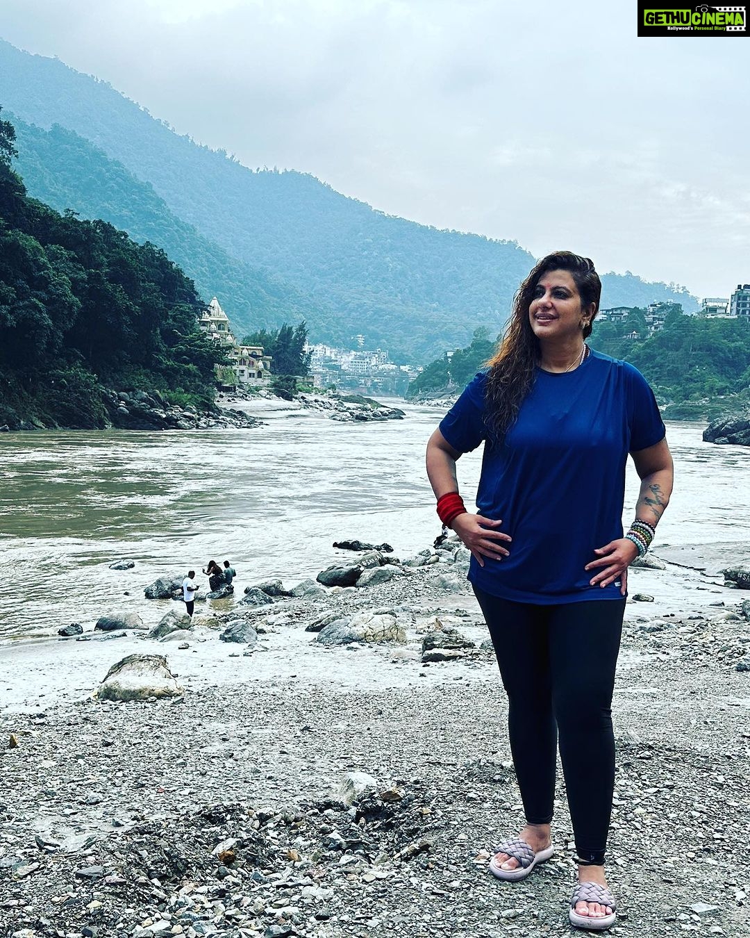 Anisha Hinduja Instagram - Back to where my soul lies #rishikesh #❤️ #photooftheday #my #spiritualgrowth #thebest #ganga #naturephotography @rishi_aquaholic Rishikesh ऋषिकेश