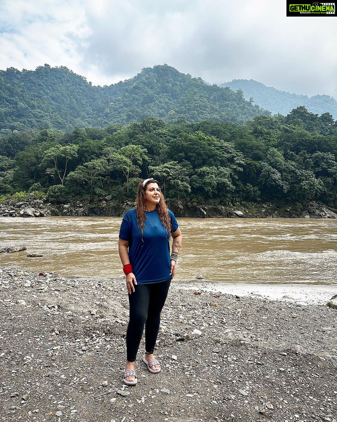 Anisha Hinduja Instagram - Back to where my soul lies #rishikesh #❤️ #photooftheday #my #spiritualgrowth #thebest #ganga #naturephotography @rishi_aquaholic Rishikesh ऋषिकेश