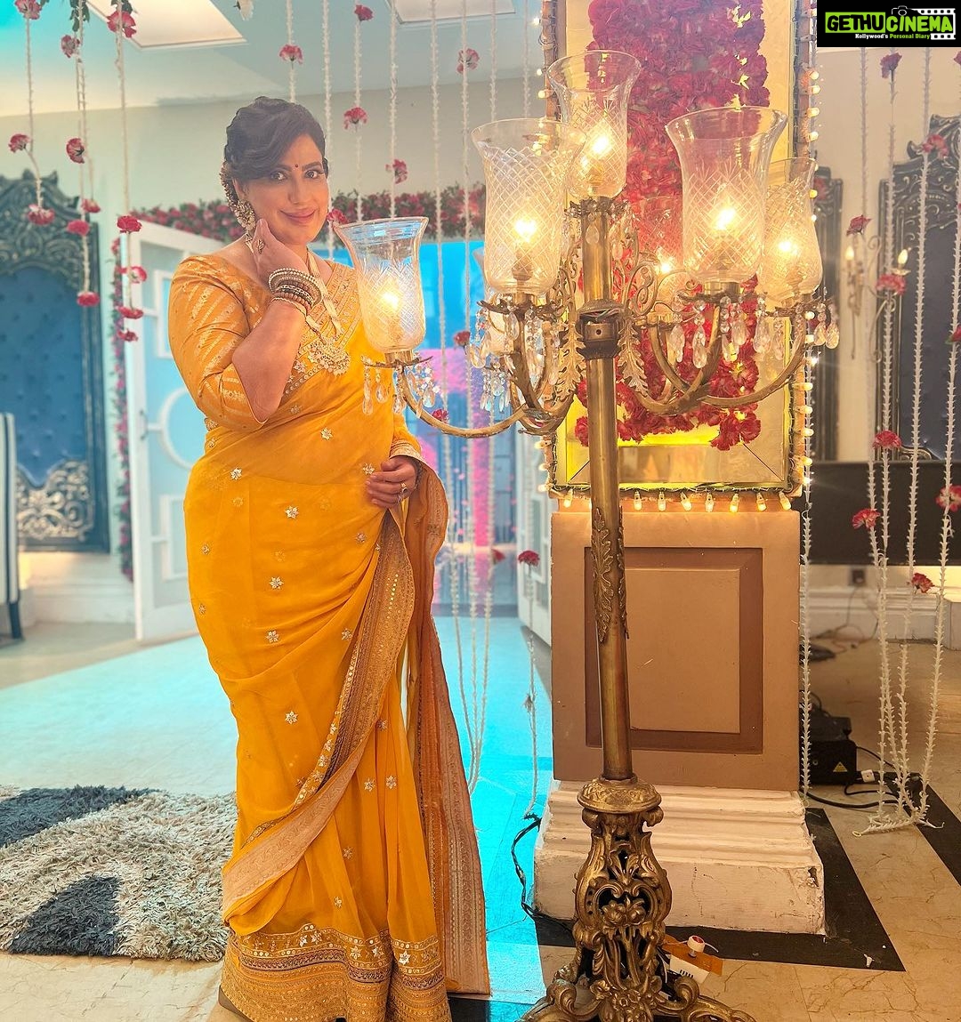 Anisha Hinduja Instagram - Krishna janmashtami on set #❤️ #kundalibhagya #festive #mood #celebration #dress #instagood #bonding #happiness #gratitude #🙏