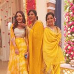 Anisha Hinduja Instagram - Krishna janmashtami on set #❤️ #kundalibhagya #festive #mood #celebration #dress #instagood #bonding #happiness #gratitude #🙏