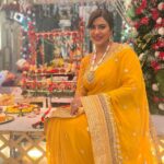 Anisha Hinduja Instagram - Krishna janmashtami on set #❤️ #kundalibhagya #festive #mood #celebration #dress #instagood #bonding #happiness #gratitude #🙏