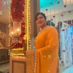Anisha Hinduja Instagram - Krishna janmashtami on set #❤️ #kundalibhagya #festive #mood #celebration #dress #instagood #bonding #happiness #gratitude #🙏
