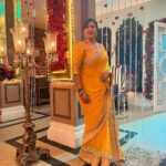 Anisha Hinduja Instagram - Krishna janmashtami on set #❤️ #kundalibhagya #festive #mood #celebration #dress #instagood #bonding #happiness #gratitude #🙏