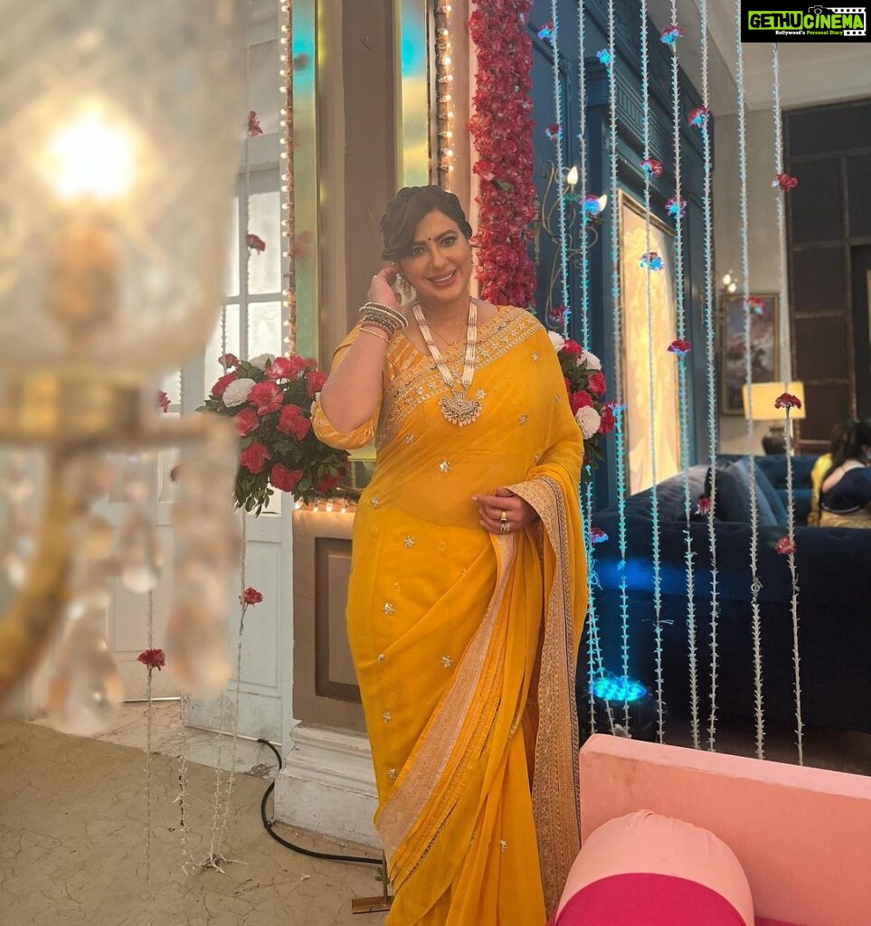 Anisha Hinduja Instagram - Krishna janmashtami on set #❤️ #kundalibhagya #festive #mood #celebration #dress #instagood #bonding #happiness #gratitude #🙏